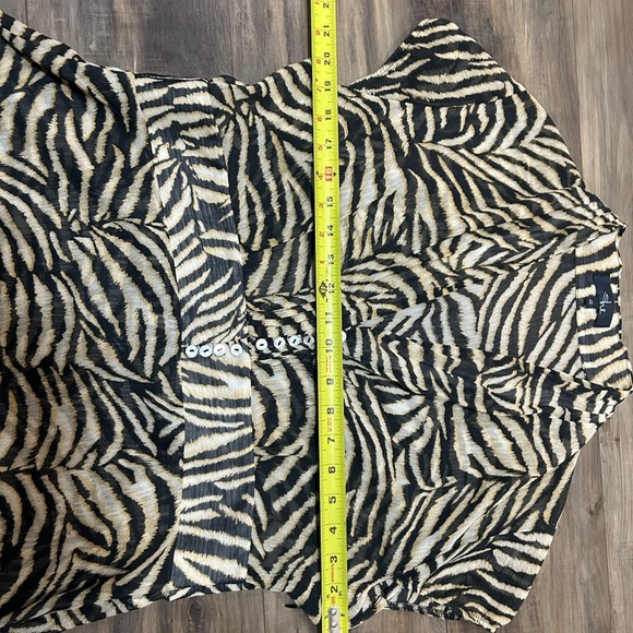 Zebra Print Button-Up Blouse - Picture 5 of 5